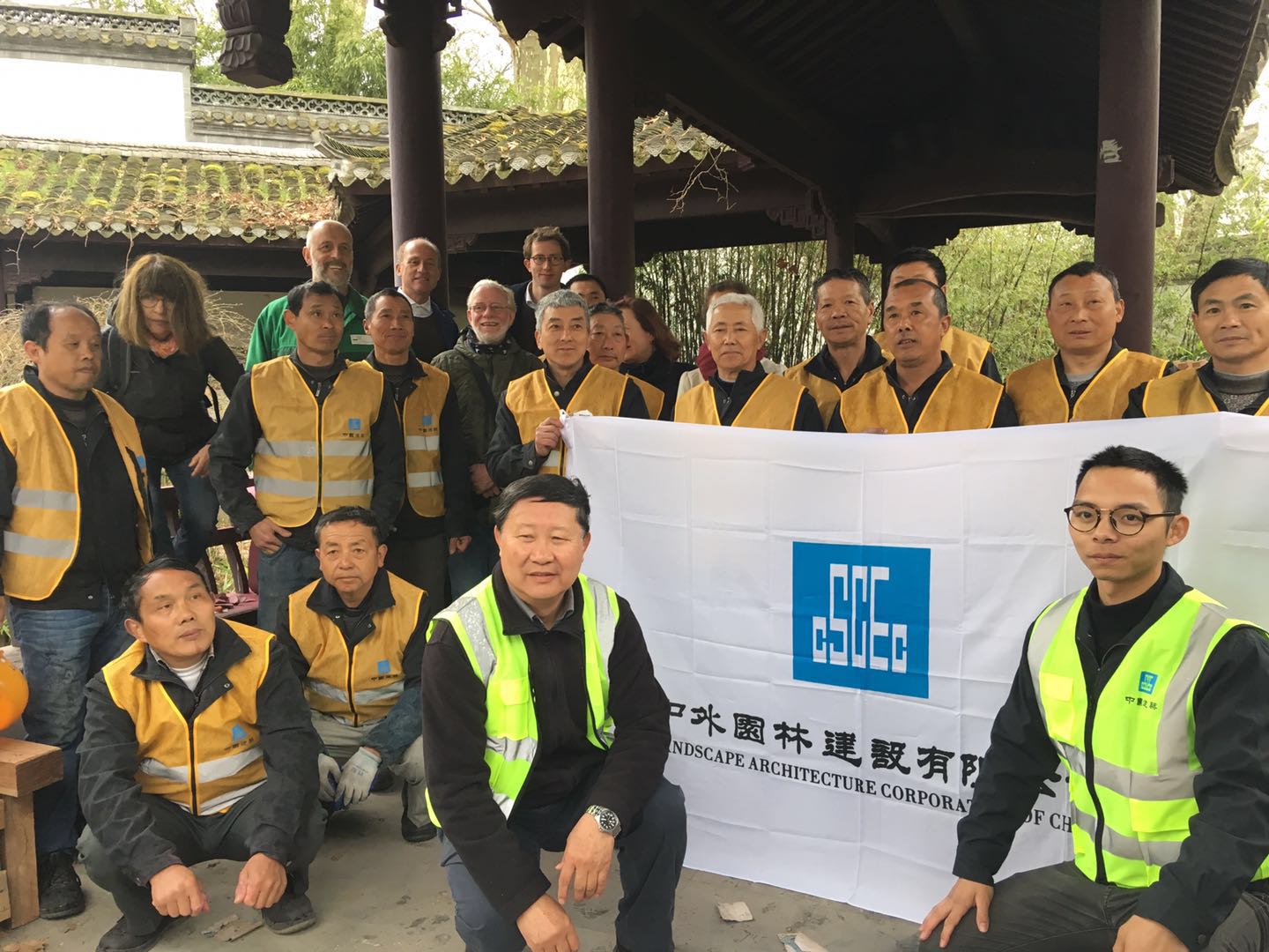 团队合影.jpg 团队合影.jpg